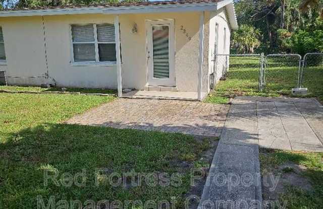 2349 South St photos photos