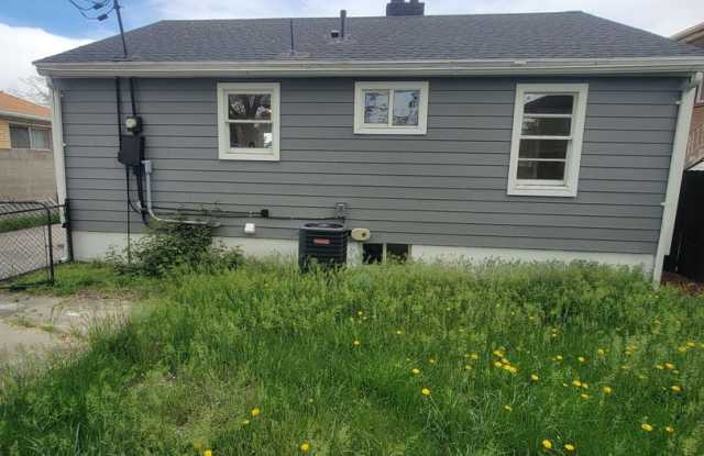 Cute Remodeled 4 Bedroom House for Rent in SLC! Gallery 3