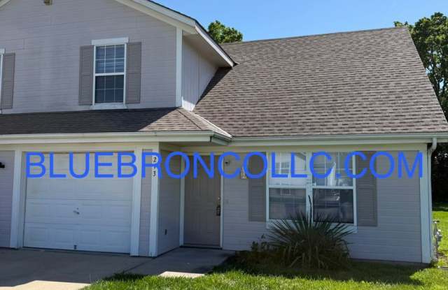 Spacious 4 bedroom unit with many features to love. photos photos