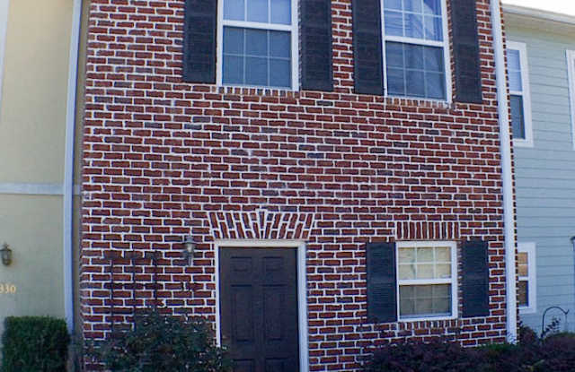 Modern 2 bedroom 2.5 bath Townhome with fenced backyard and Washer/Dryer included! photos photos