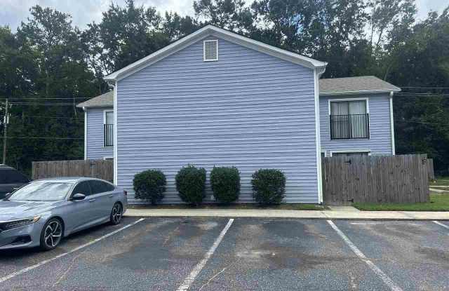 2220-H Woodridge Lane Gallery 1