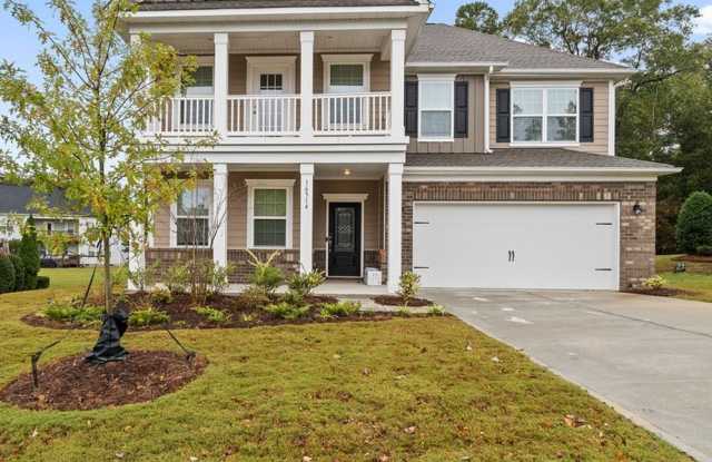 This Almost New Construction home, with 5 bedrooms  4 baths - 16514 Emerald Dunes Drive, Mecklenburg County, NC 28278