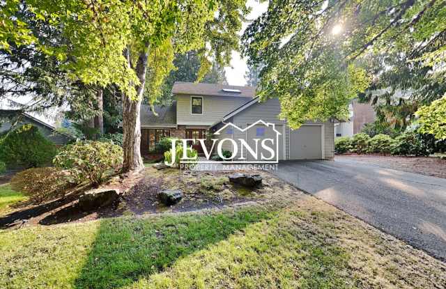 Beautiful 4-bedroom single-family home with a landscaped yard in The Woods at Issaquah, near Tibbetts Valley Park - 540 Kalmia Place Northwest, Issaquah, WA 98027