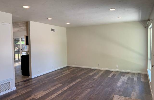3014 Cottonwood Court Gallery 3