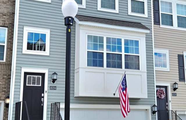 Stunning Townhome in California MD Gallery 1