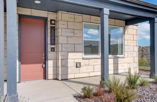 Luxury End unit 3bed/3bath/2car with Views! Gallery 3