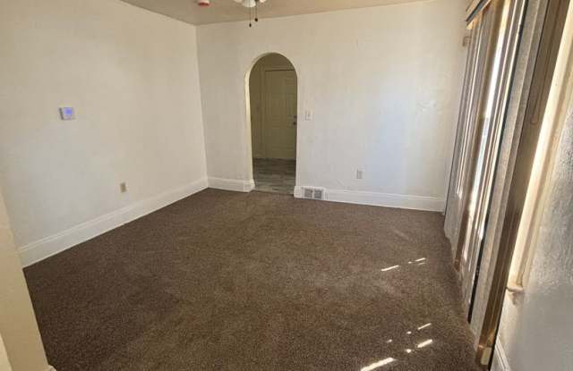 3bd Single Cash Pay/Vouchers **1/2 OFF SECURITY DEPOSIT SPECIAL** Gallery 4