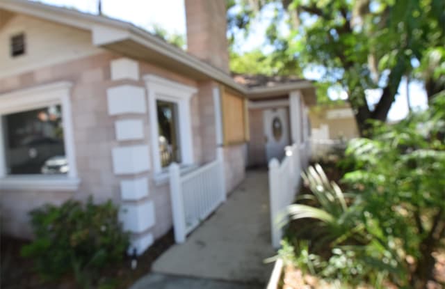 205 North Church Avenue - 2 - 205 N Church Ave, Mulberry, FL 33860