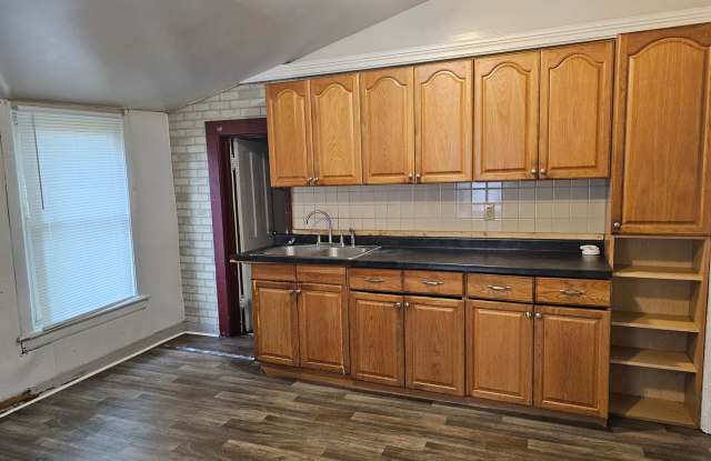 Updated 2-Bedroom Home with Large Yard – $1,375/Month Gallery 3