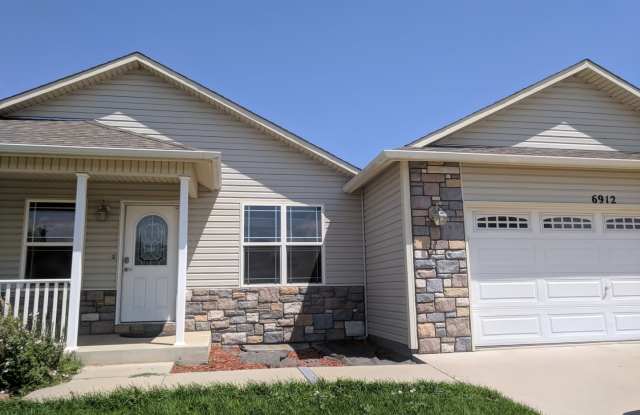 Beautiful 3 bed 3 Bath Ranch-Style Home in Wellington! photos photos