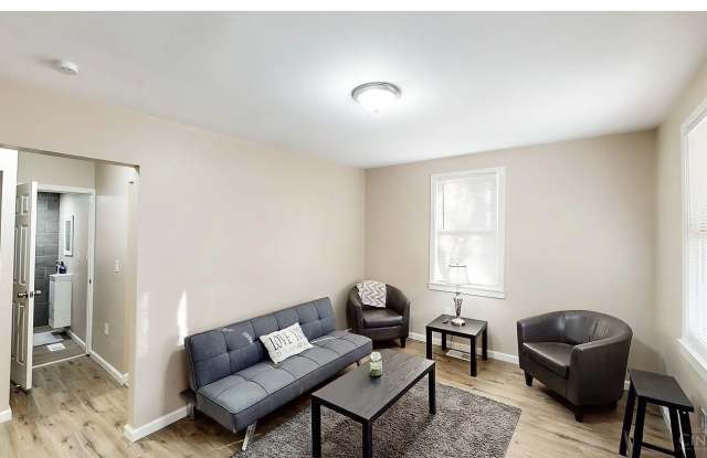1000 Delhi Avenue photos photos