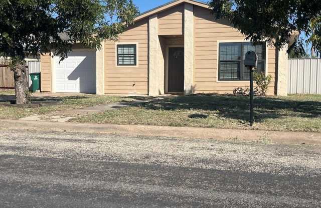 1240 26th St - 1240 East 26th Street, San Angelo, TX 76903