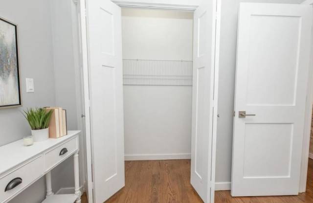 851-1B West Barry Ave. Gallery 3