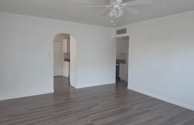 4BD/2BA Home Near ASU with Detached Guest Suite Gallery 4
