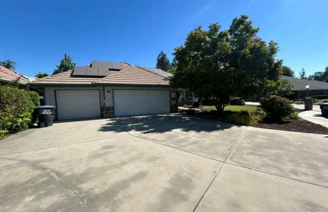 3 Bedroom 2 Bathroom with a Bonus Room and Pool in the El Diamante School District! Gallery 3