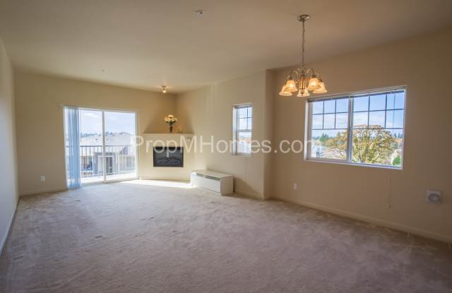 Great Views! Beautiful Two Bedroom, Two Bath Condo - Top Floor, End Unit! Gallery 4