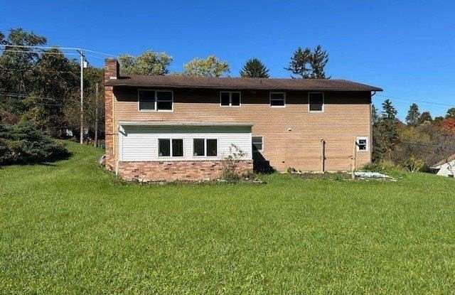 4870 Mcdonald Road Gallery 4