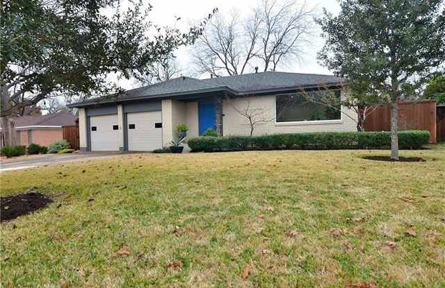 2377 Greenland Drive Gallery 4