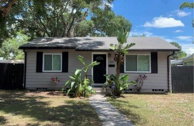 Charming 2 bedroom 1 bath - move in ready - 1439 39th Avenue North, St. Petersburg, FL 33703