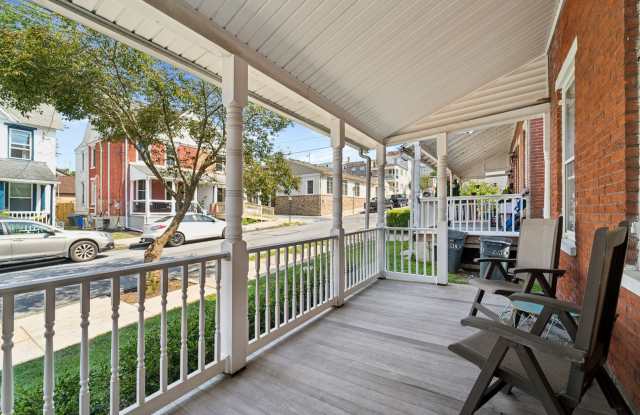 Beautiful Twin in West Chester Borough w/Off Street Parking Gallery 3
