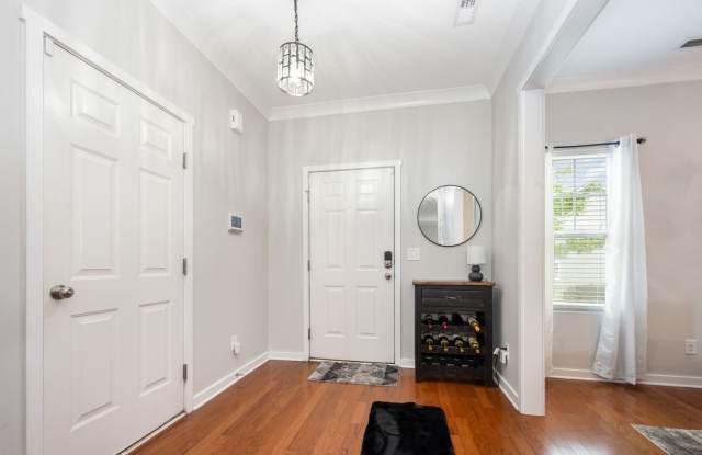 Spacious 3BR Townhome in Monroe Gallery 4