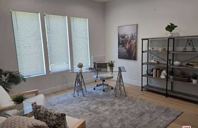 5012 Enfield Avenue Gallery 3