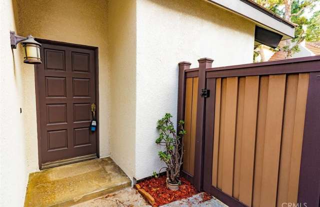 4466 Emerald Street Gallery 2