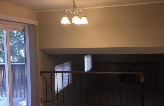 2140 Picket Place Gallery 4