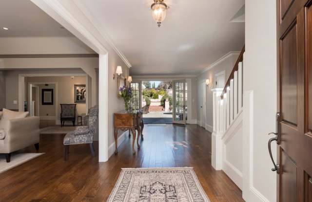 Welcome to 414 Dorchester Road... one of the finest rental properties locally available. Gallery 1