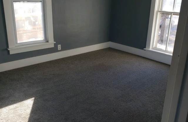 112 30th Ave N - 2 photos photos