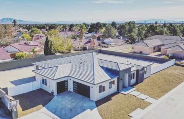 COMING SOON**** GORGOUS 1-STORY FURNISHED 4BD/3.5BA CUSTOM HOME W/ MASSIVE POOL  SPA! photos photos