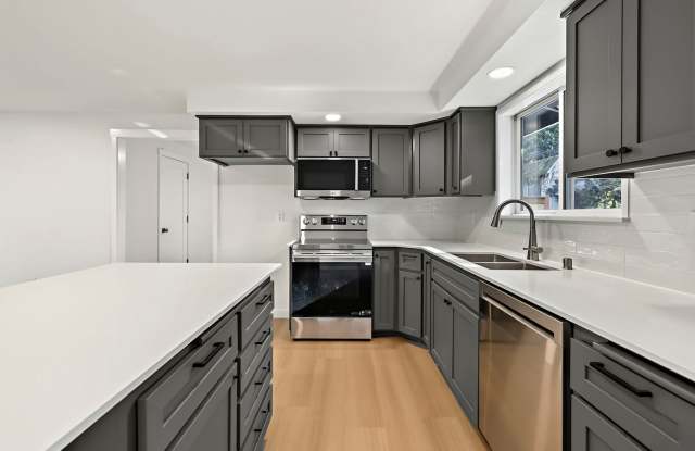 Lake Tapps living! Highly desired 3 bedroom Rambler!! Gallery 3