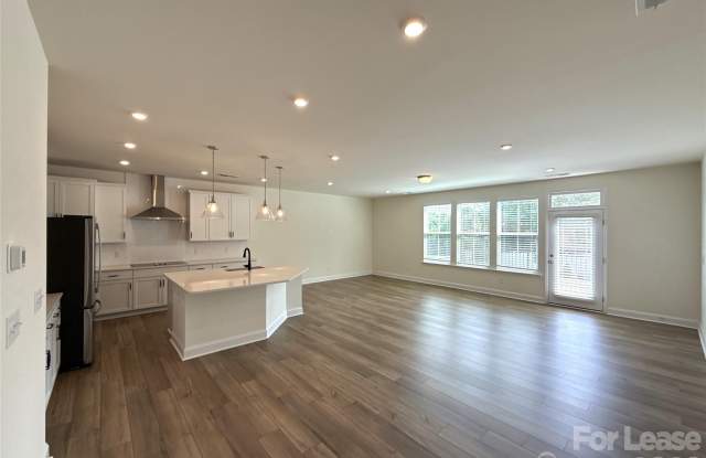 6032 Mariemont Circle Gallery 2