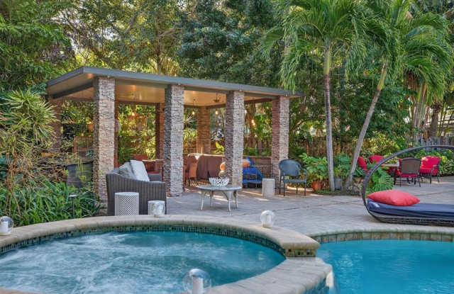 318 NE 26th St photos photos