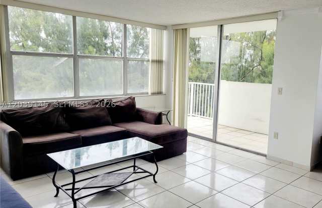 1300 NE Miami Gardens Dr Gallery 2
