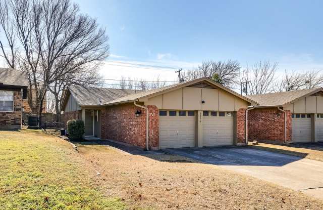 3 Bedroom, 2 Bath Duplex in North Richland Hills - 6310 Onyx Drive South, North Richland Hills, TX 76180