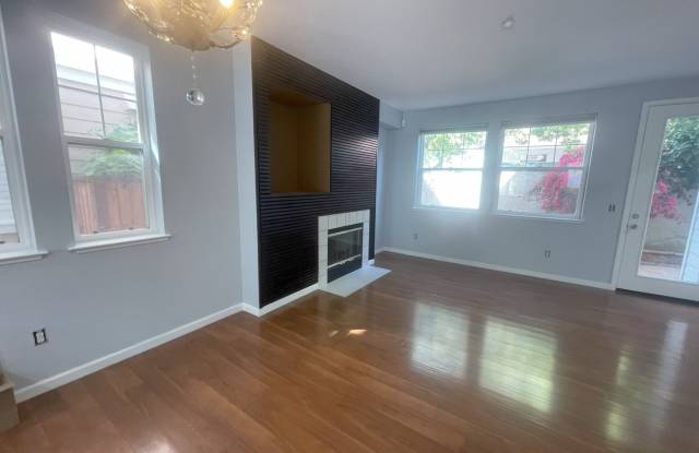 $3,590-GORGEOUS REMODELED 3 BEDROOM GLENMOOR HOME photos photos