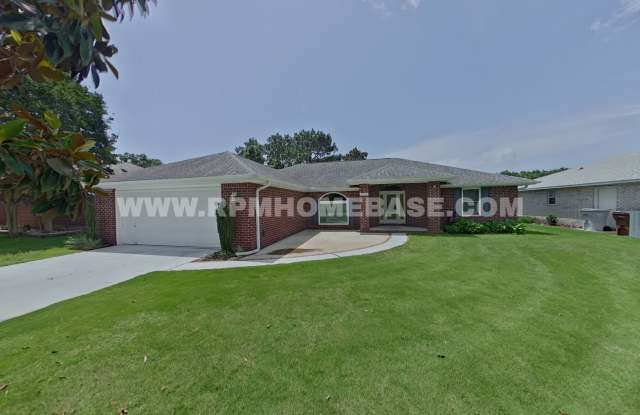 Spacious 3-Bedroom Home with Fenced Yard and Screened Porch in Navarre photos photos