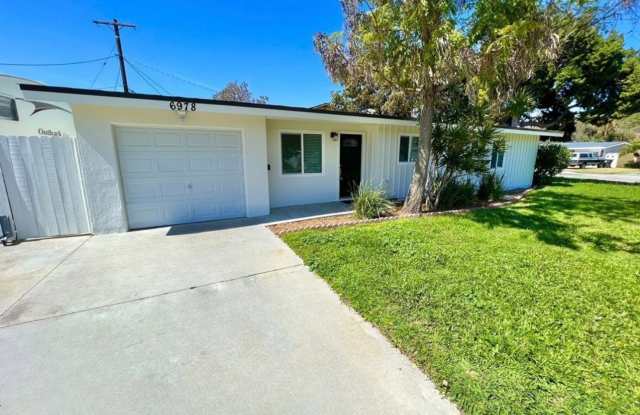 BEAUTIFULLY REMODELED 3B/R, 2BA HOUSE WITH LARGE TURFED BACKYARD Gallery 2