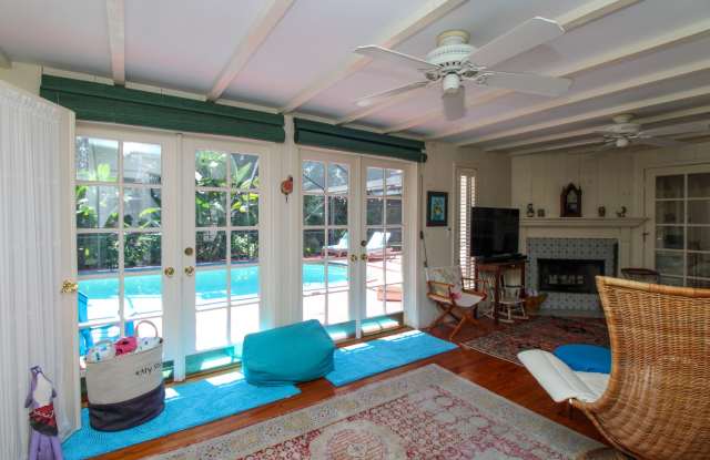AVAILABLE NOW ** PRIVATE POOL COTTAGE IN BEAUTIFUL COMMUNITY OF HIGHLY-DESIRED COQUINA SANDS ** LARGE OR SMALL DOGS AND CATS ACCEPTED ** 3 PLUS A DEN, 2 BATHROOMS ** SEASONAL ** Gallery 4
