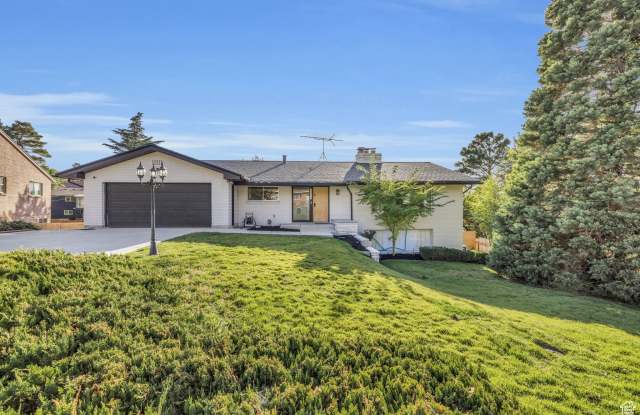 4362 S SPRUCE CIR Gallery 2