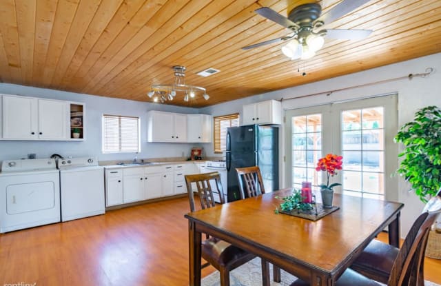 504 Carlisle Blvd NE - 504 Carlisle Boulevard Northeast, Albuquerque, NM 87106
