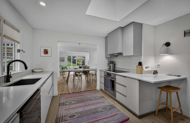 3 bedroom home in the Westwood neighborhood Gallery 1