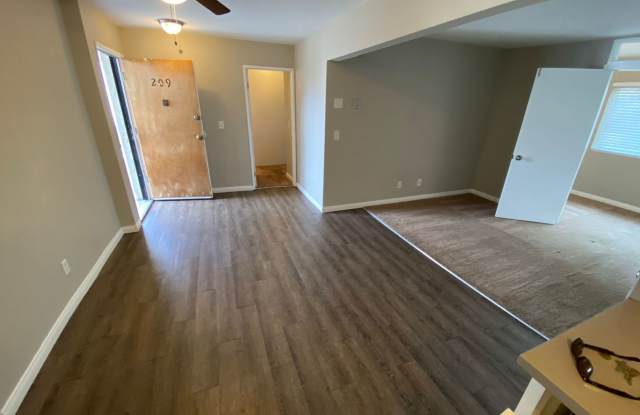 3 Bedroom 2 Bath Remodeled Condo Parking & Pool Gallery 3