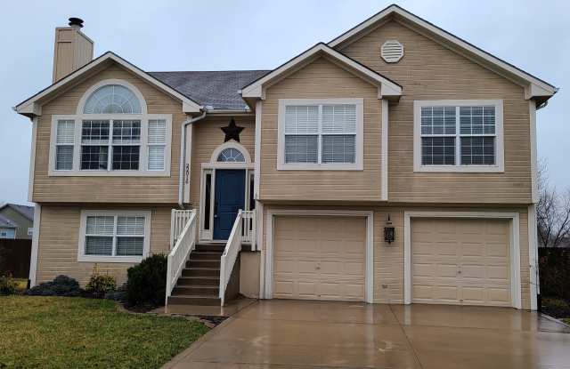 22016 Gracie Drive - 22016 Gracie Drive, Peculiar, MO 64078