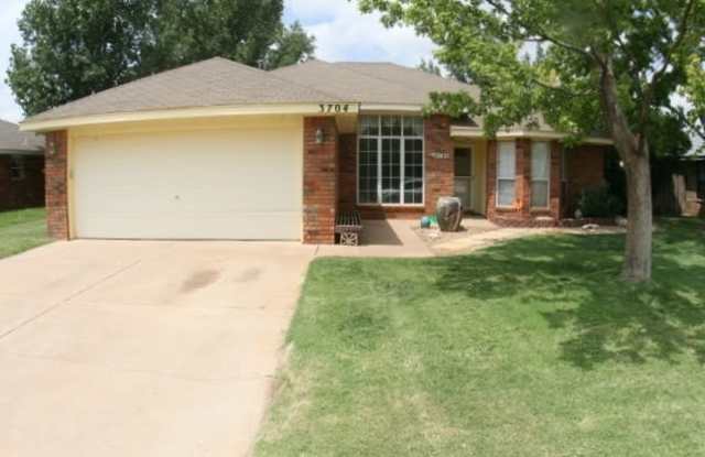 Brick 3 Bedroom Home! Stunning Backyard! Mesa school district! photos photos