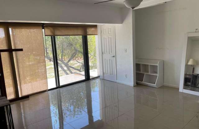 4360 Fountains Drive Gallery 3