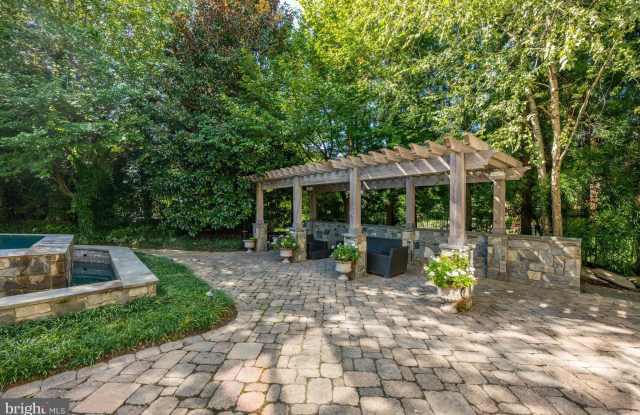 8305 FOX HAVEN Drive Gallery 4