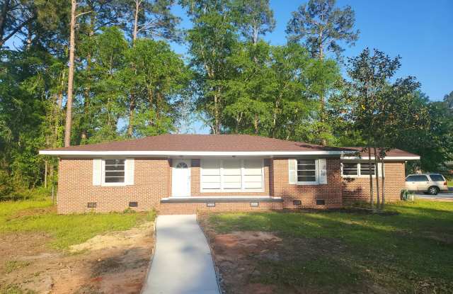 105 Pinecrest Dr - 105 Pinecrest Drive, Dothan, AL 36301