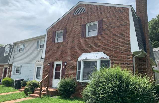 End Unit Townhome off Old Forest Road Gallery 3